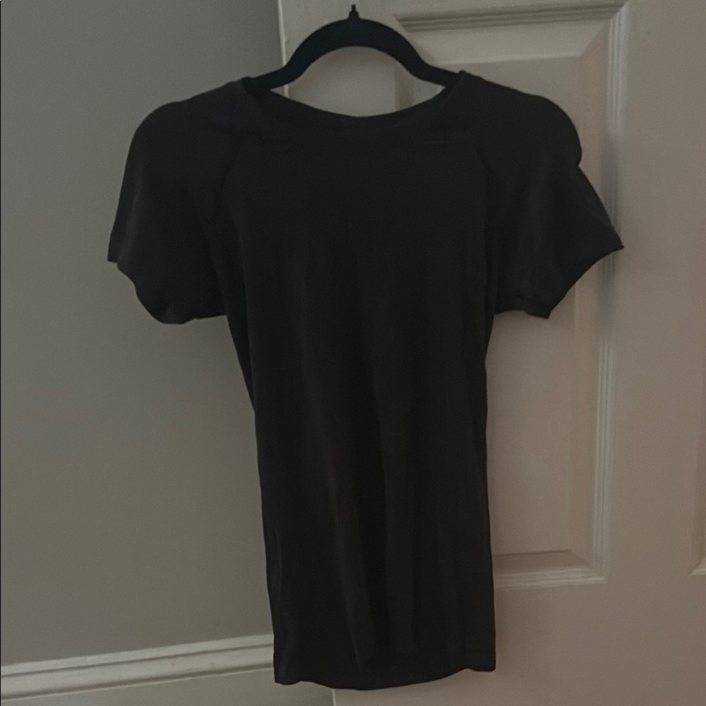 Black lulu lemon swiftly tech